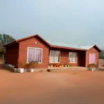 Casa Prefabricada de 84m², con Techo 6 Aguas