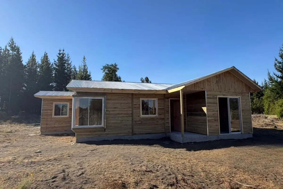 casa prefabricada 90 metros cuadrados Chile, casa prefabricada grande madera Biobío, casa prefabricada tinglado impregnado sur de Chile, casas prefabricadas González 90m2